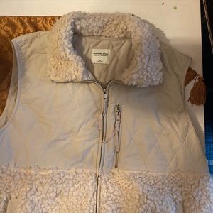 Abercrombie & Fitch Women’s Sherpa vest—brand new